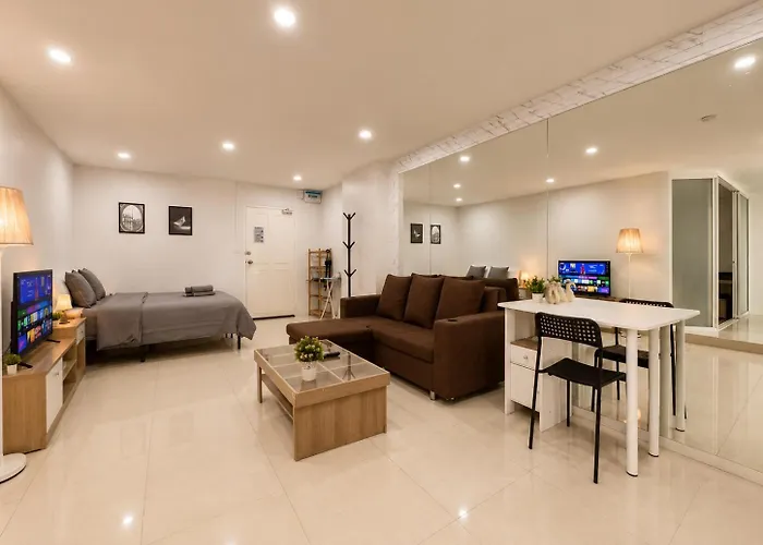 High-rise 2br 2bath Near Bts Family Apartment *