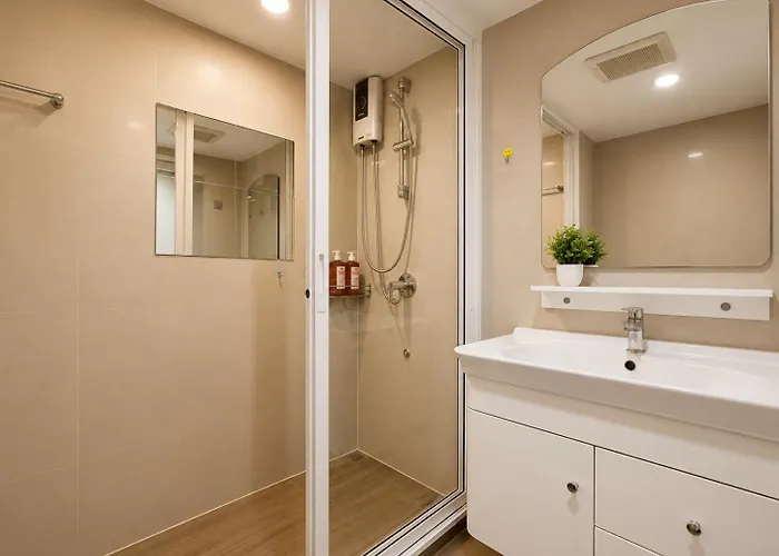 High-rise 2br 2bath Near Bts Family Bangkok