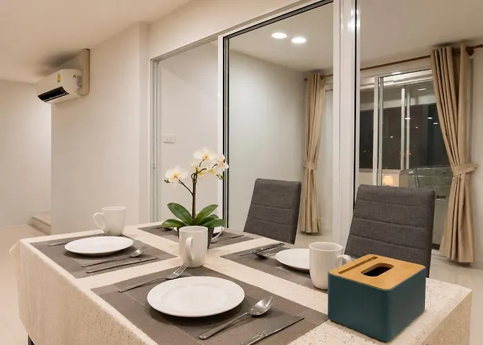 Apartment High-rise 2br 2bath Near Bts Family Bangkok