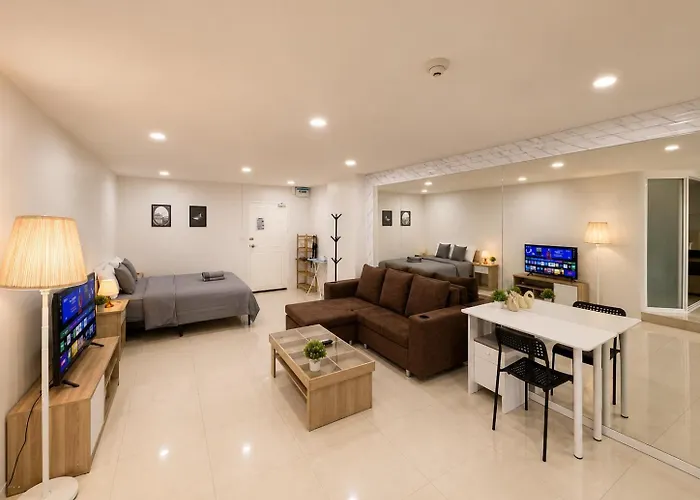 High-rise 2br 2bath Near Bts Family