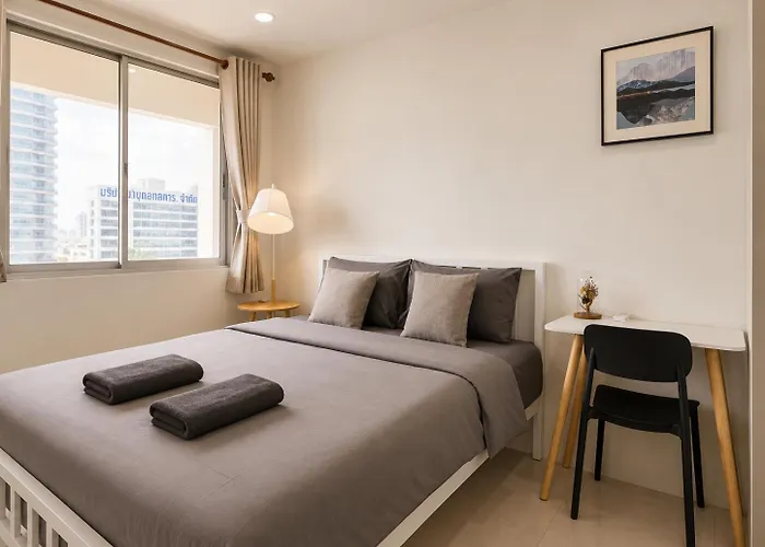 Apartment High-rise 2br 2bath Near Bts Family *