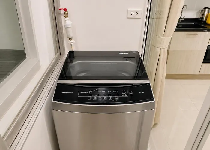 Apartment High-rise 2br 2bath Near Bts Family Bangkok