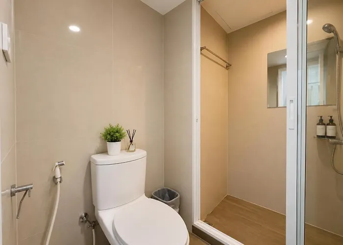 Apartment High-rise 2br 2bath Near Bts Family Bangkok