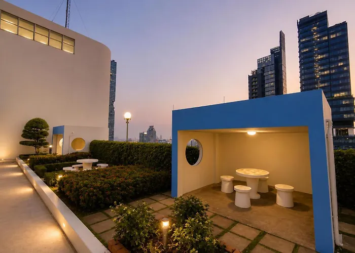 Apartment High-rise 2br 2bath Near Bts Family *